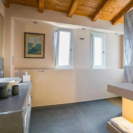 6 Bedroom Luxury Above Ai Helis Beach Argostoli (Kefalonia)