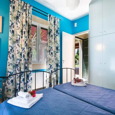 Villa 6 Bedroom Luxury Above Ai Helis Beach
